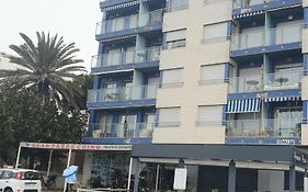 Los Locos Beach Apartments